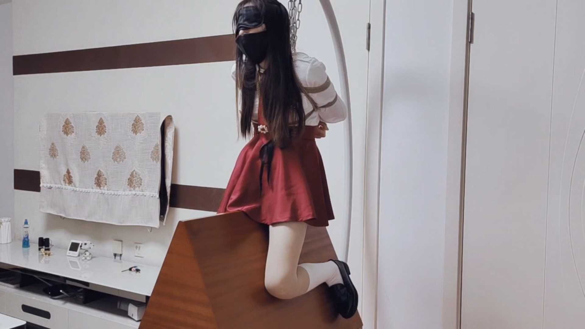旋律受虐记29 JK制服与三角木马2 .mp4_snapshot_01.09_[2025.01.15_19.21.21].jpg