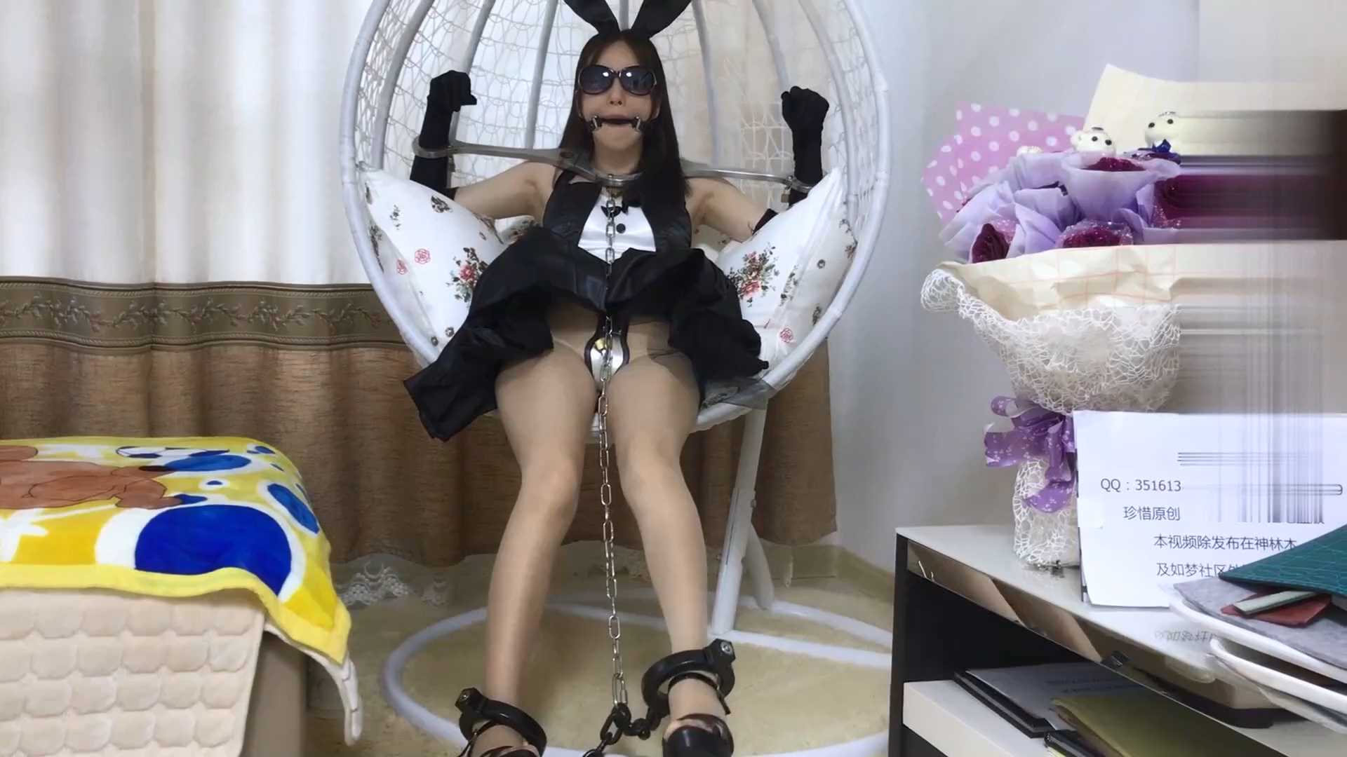 旋律与金属12 肉丝凉高兔女郎贞操带禁锢.mp4_snapshot_35.26_[2025.01.15_19.40.21].jpg