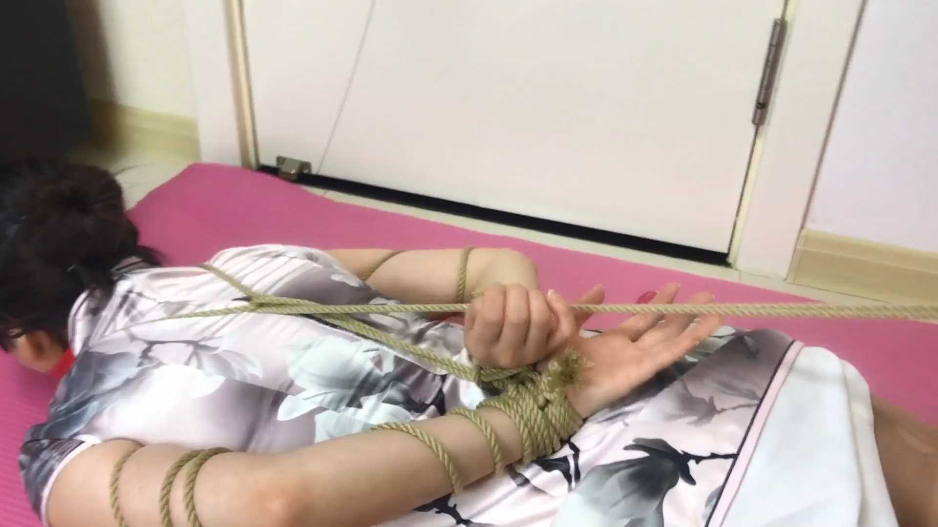 旋律受虐记19 一个人在家 下集 绝望中的GC 复古吊带丝袜 旗袍 TD安置.mp4_snapshot_10.jpg