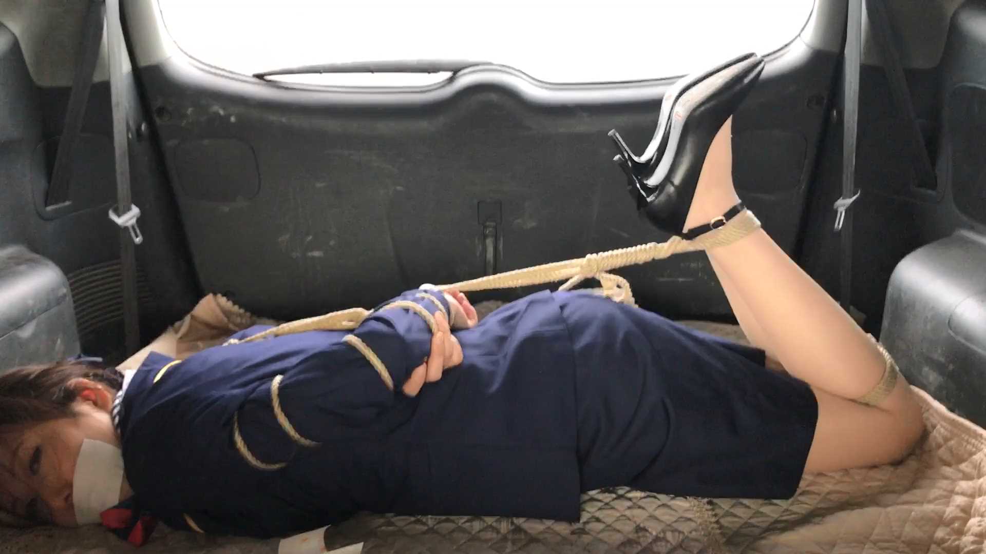 旋律受虐记15 空姐的磨难之街头绑架篇.MP4_snapshot_16.38_[2025.01.15_19.18.18].jpg