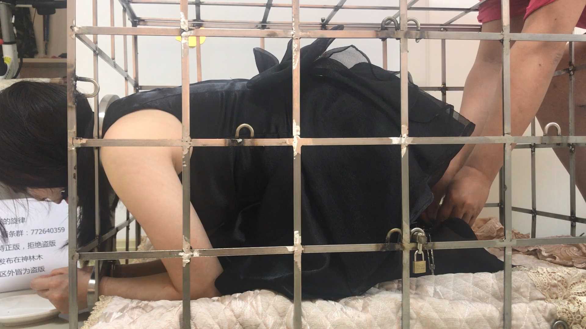 旋律受虐记12 圈养富家女（续）黑丝、多功能笼子、钢枷、镣铐.MP4_snapshot_17.57_[20.jpg