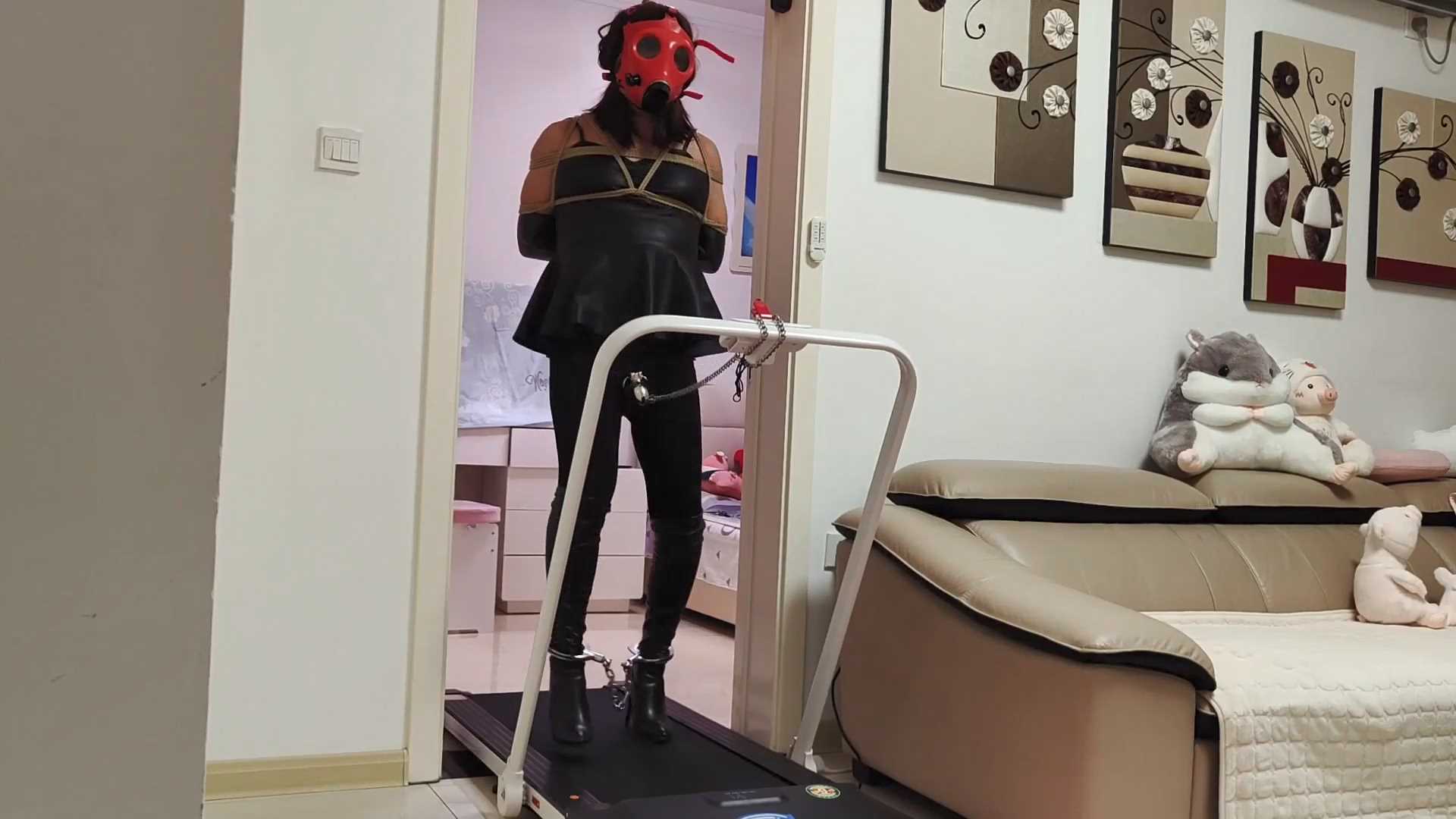 旋律女王01 脚镣跑步机扯蛋.mp4_snapshot_03.03_[2025.01.15_19.12.12].jpg