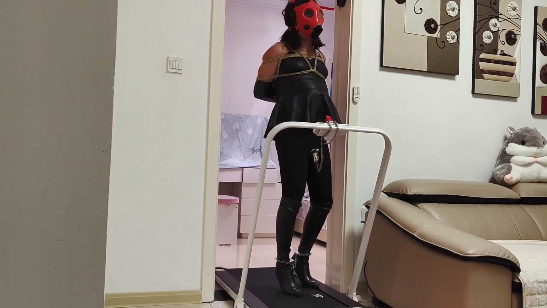旋律女王01 脚镣跑步机扯蛋.mp4_snapshot_10.33_[2025.01.15_19.12.14].jpg