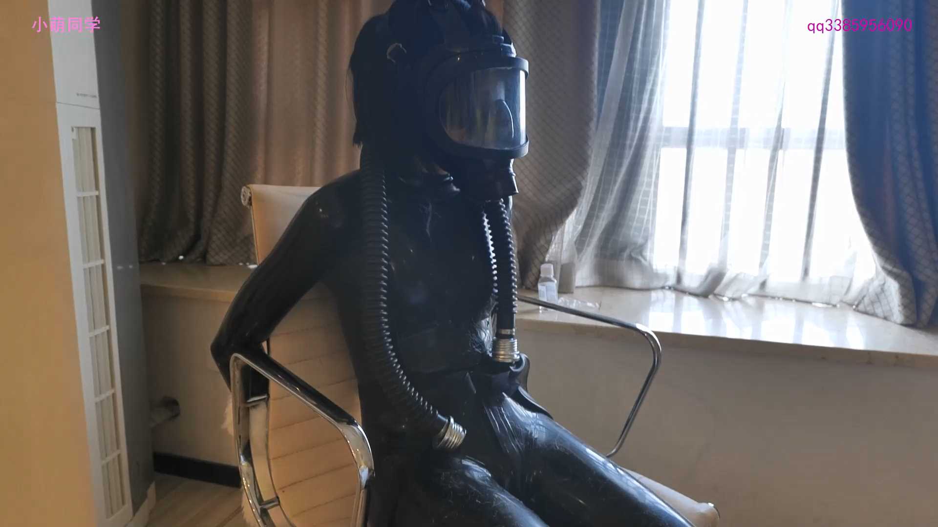 XIAOMENG041 latex小猫咪，乳胶兽装GC，防毒面具的惩罚调教.mp4_snapshot_24.23_[2025.jpg