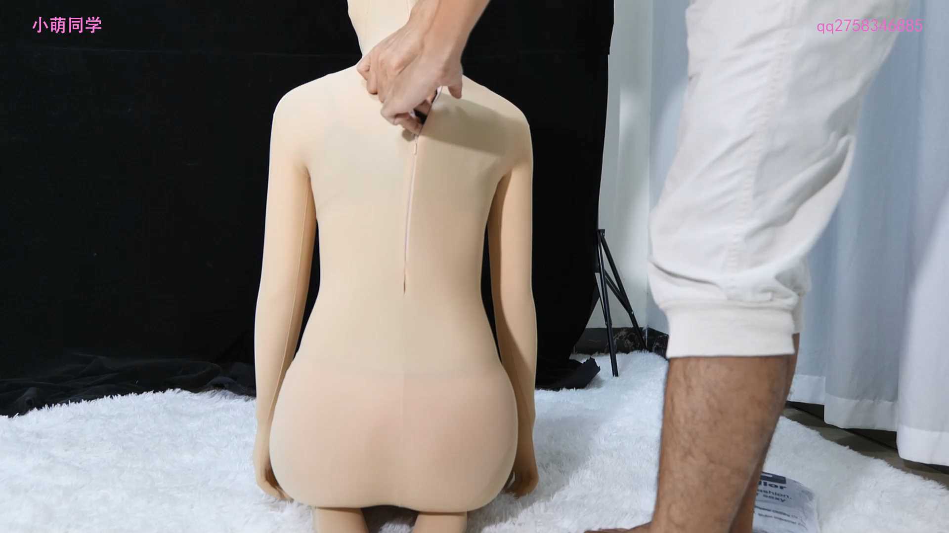 XIAOMENG042 经典kigurumi，皮革女王装愉虐，呻吟不断！小萌疯狂挣扎不放开.mp4_snaps.jpg
