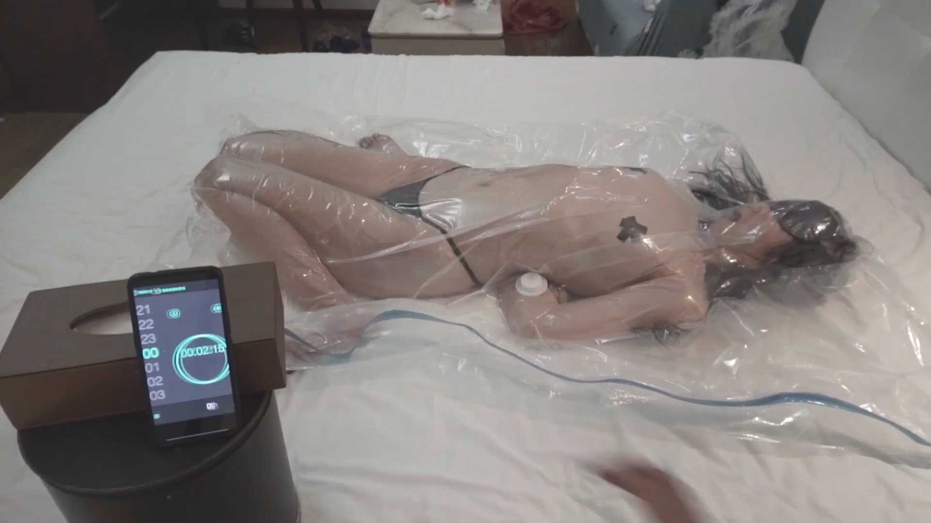 XIAOMENG043 小萌体验保鲜膜包裹捆绑.mp4_snapshot_22.39_[2025.01.15_20.47.26].jpg