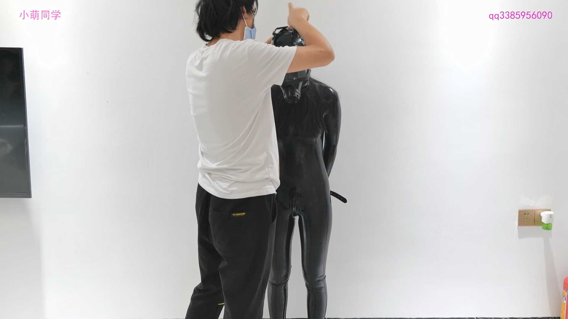 XIAOMENG034 latex超紧贴乳胶衣，恋物癖患者的福音.mp4_snapshot_13.08_[2025.01.15_2.jpg