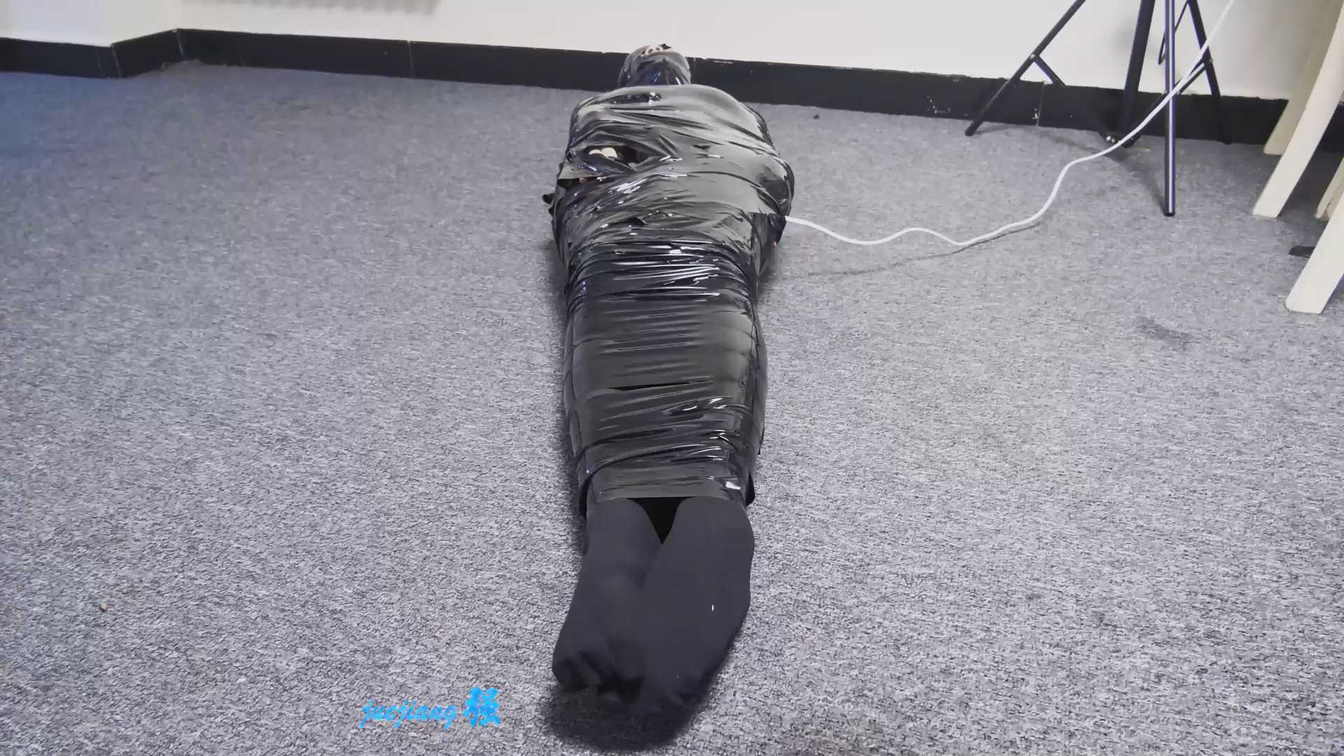 xiaoyu063 伊伊的紧缚日记 胶带全包.mp4_snapshot_16.20_[2025.01.18_16.38.26].jpg
