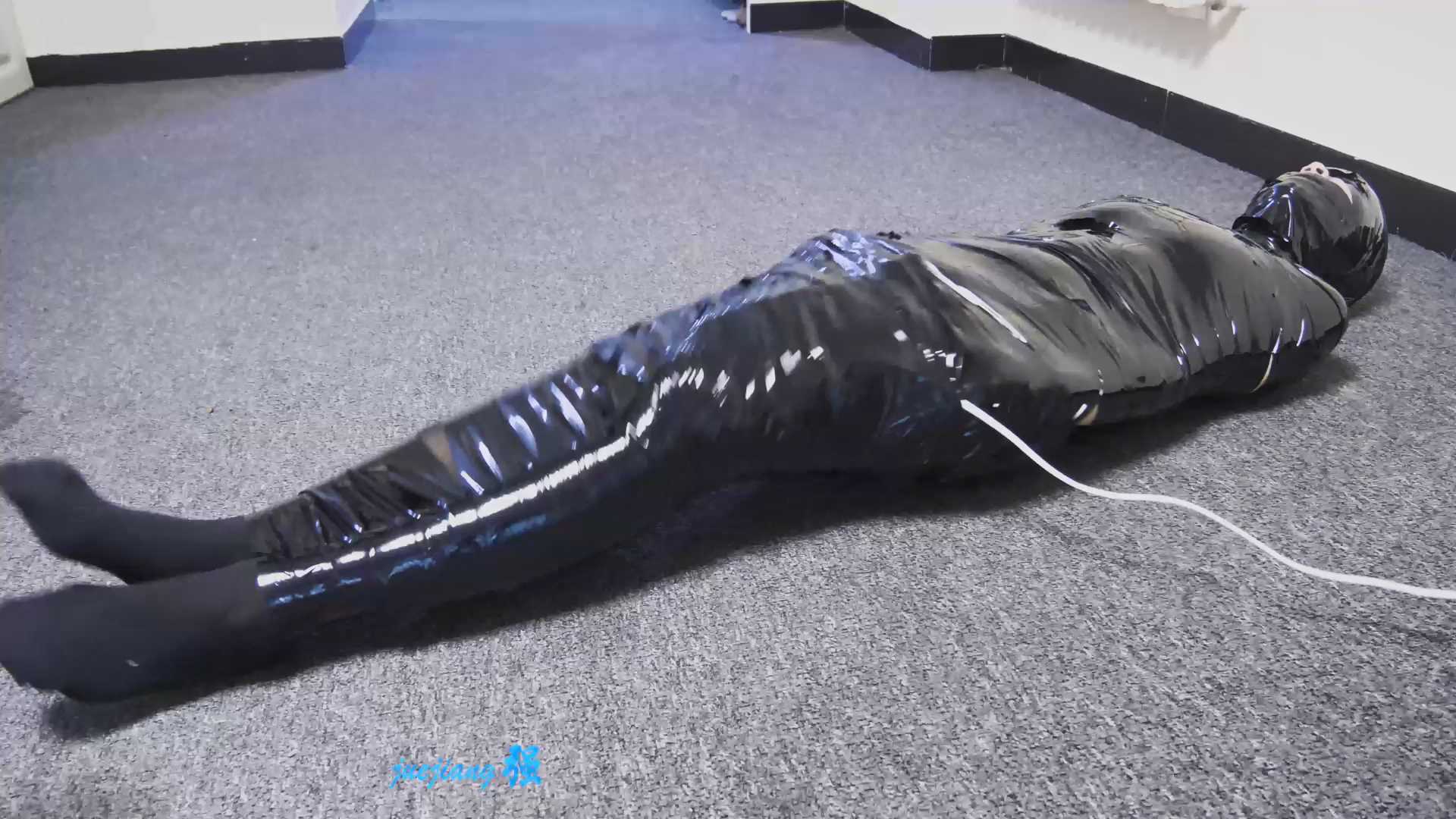 xiaoyu063 伊伊的紧缚日记 胶带全包.mp4_snapshot_04.05_[2025.01.18_16.38.24].jpg