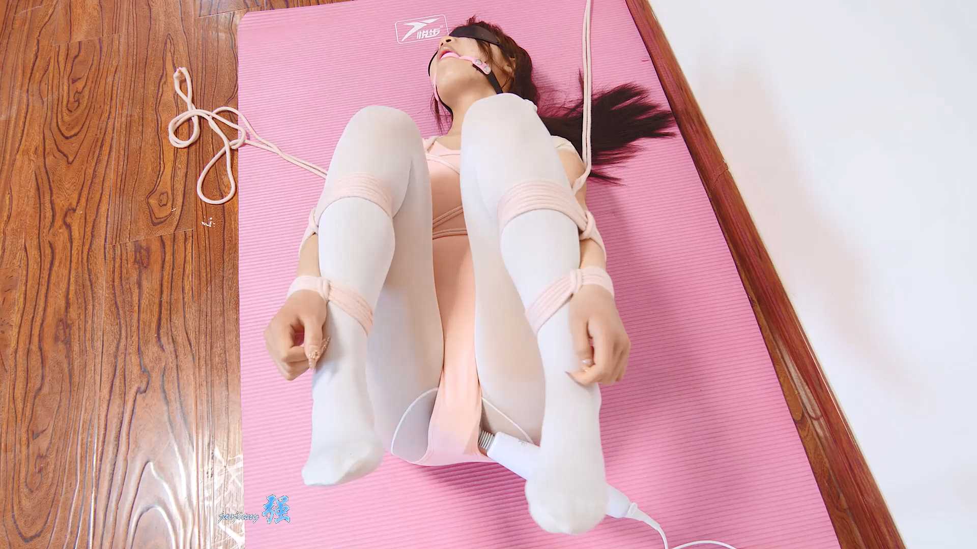 xiaoyu008 小零的体操服放置强震.mp4_snapshot_16.20_[2025.01.18_16.47.04].jpg