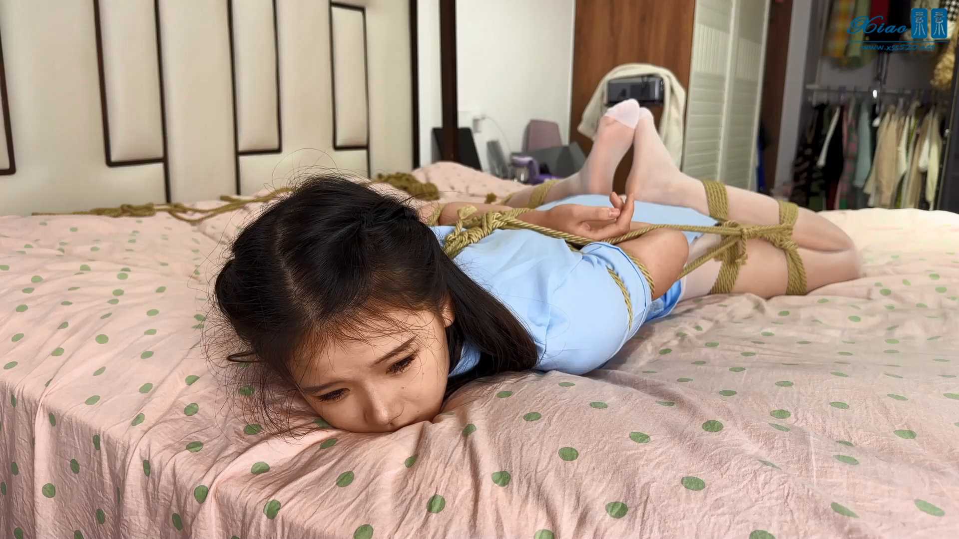 xiaosusu051 美女护士佳佳被五花大绑在床上挣扎.mp4_snapshot_19.00_[2025.01.19_18.12.50].jpg