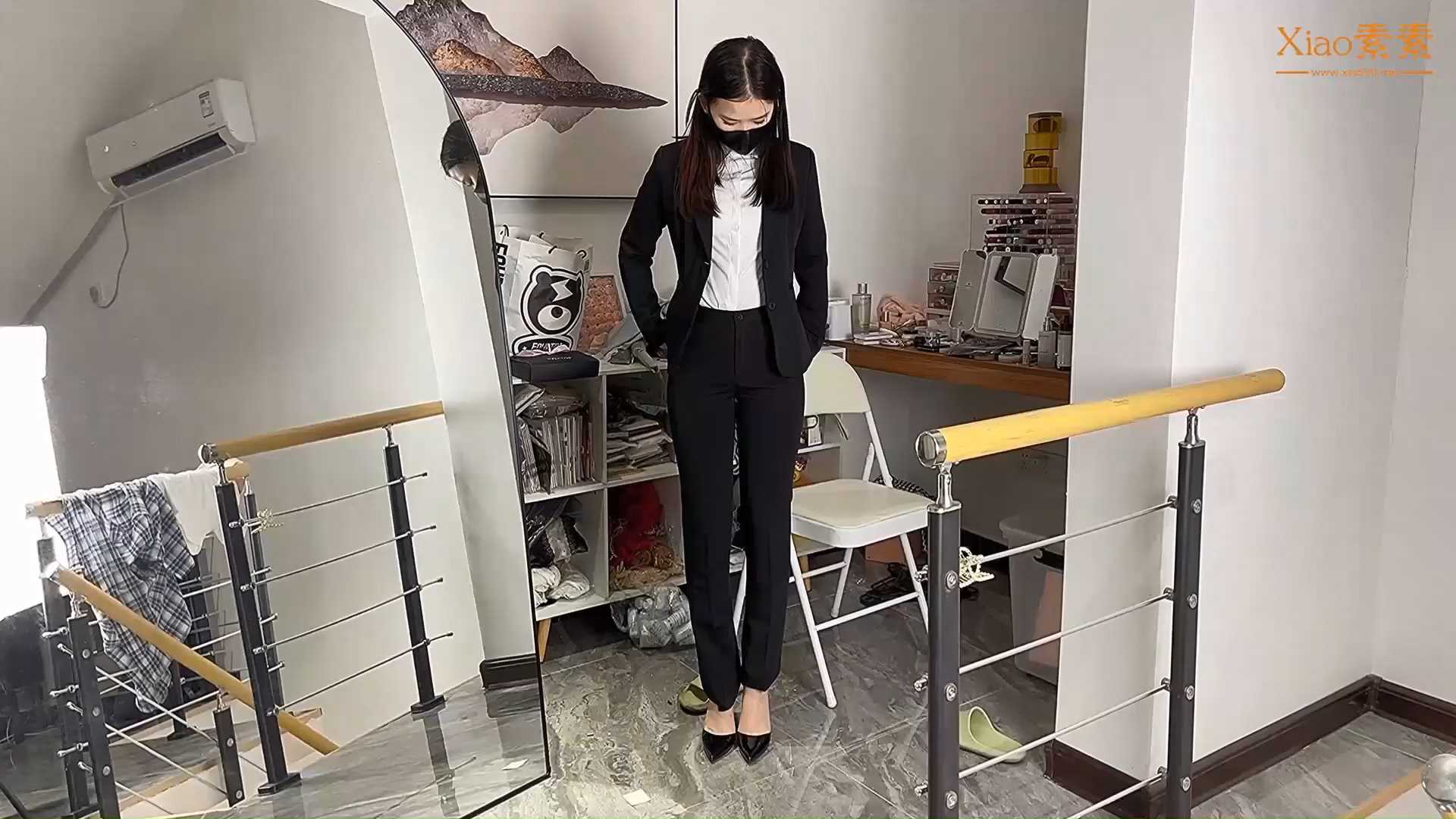 xiaosusu057 女大盗潜入公司偷取U盘 上.mp4_snapshot_12.40_[2025.01.19_18.14.52].jpg