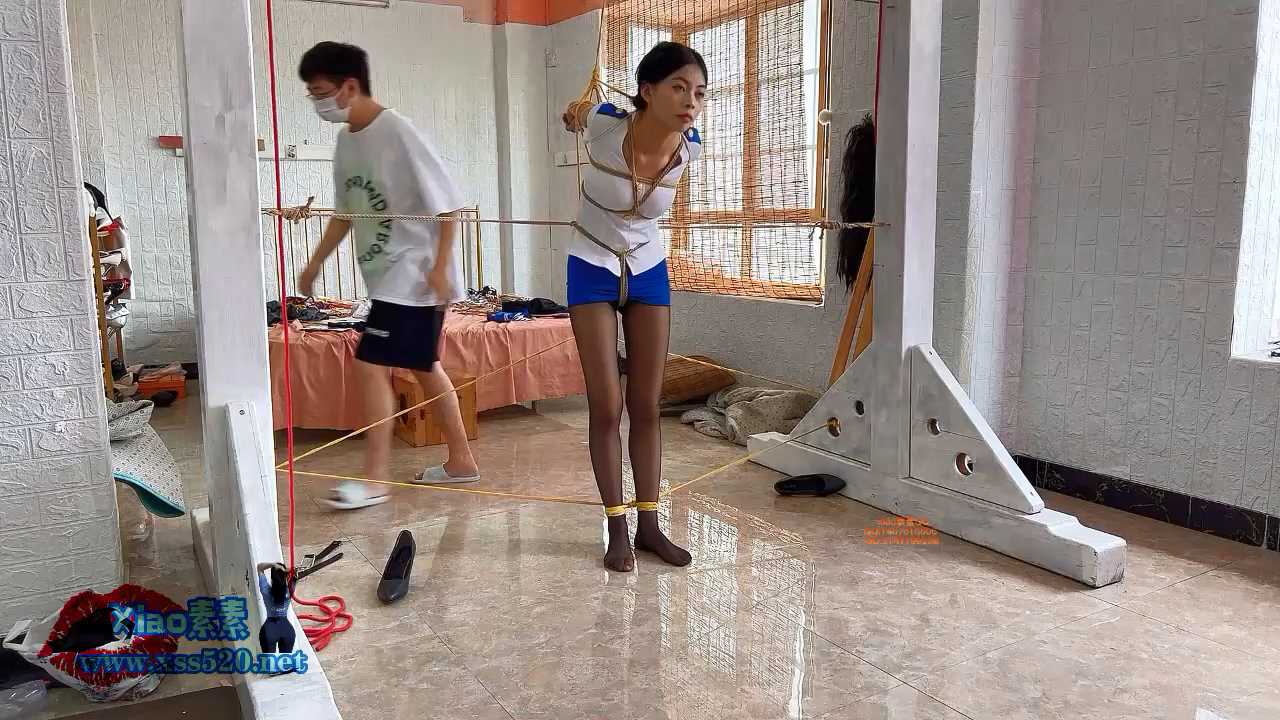 xiaosusu055 新人伊伊强烈要求体验KB的感受 上集.mp4_snapshot_28.45_[2025.01.19_18.14.16].jpg