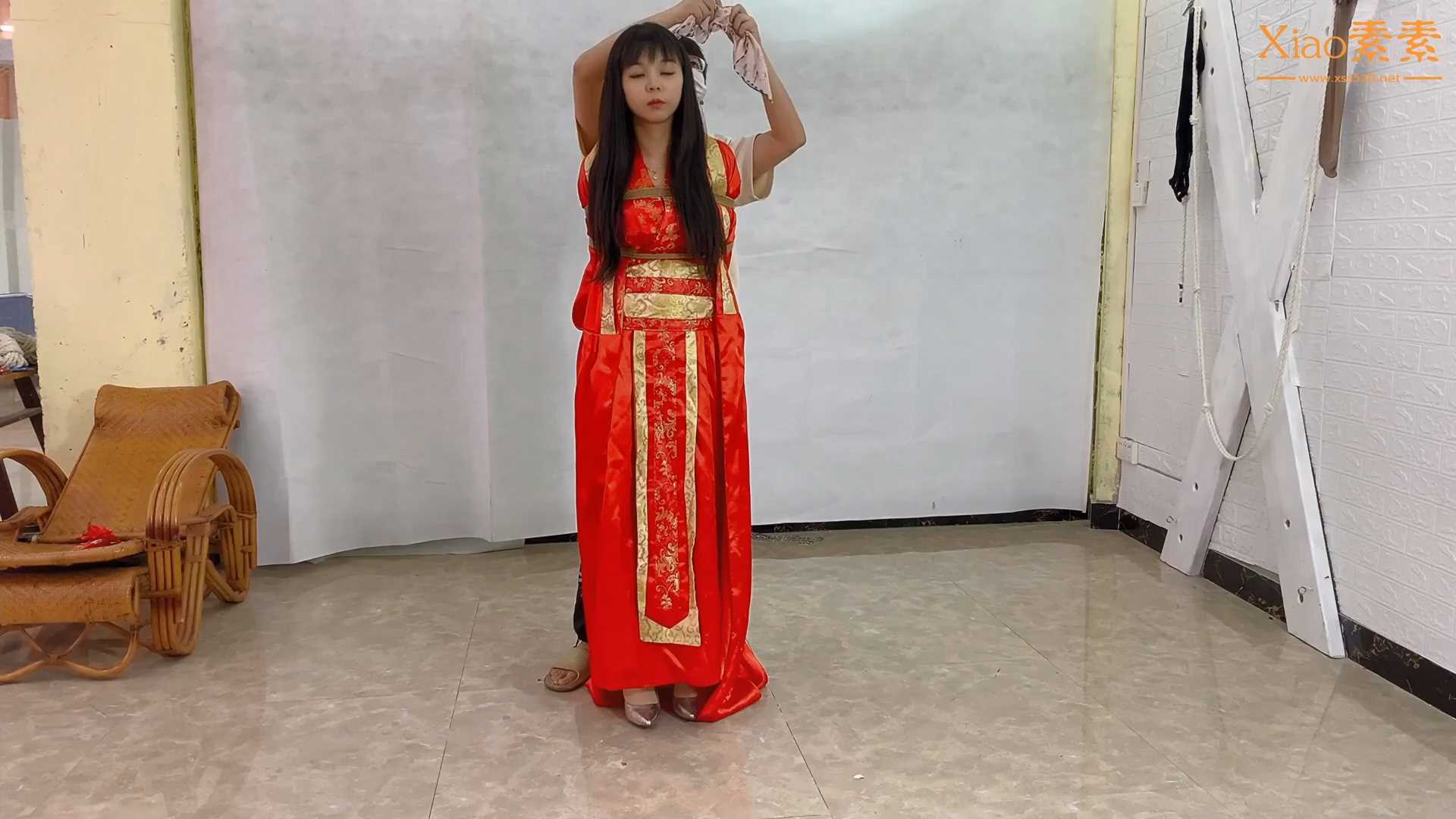 xiaosusu067 最美红色礼服新娘堵嘴吊绑.mp4_snapshot_04.40_[2025.01.19_18.18.07].jpg
