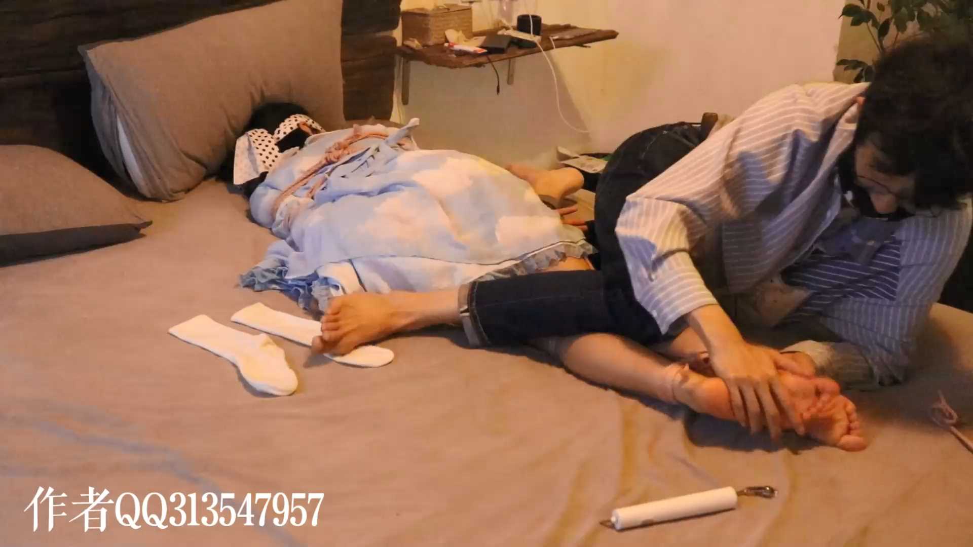 gugujing007 茶茶的lolita寝缚放置TK虐足 各种道具挠脚心惩罚.mp4_snapshot_53.20_[20.jpg