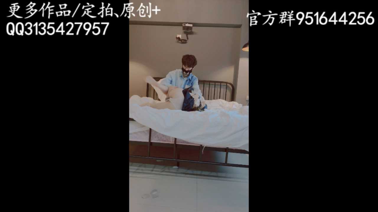 gugujing011 脱缚挑战03 茶茶单手套 黑丝裸足 露内内 全身爱抚 .mp4_snapshot_04.50_.jpg