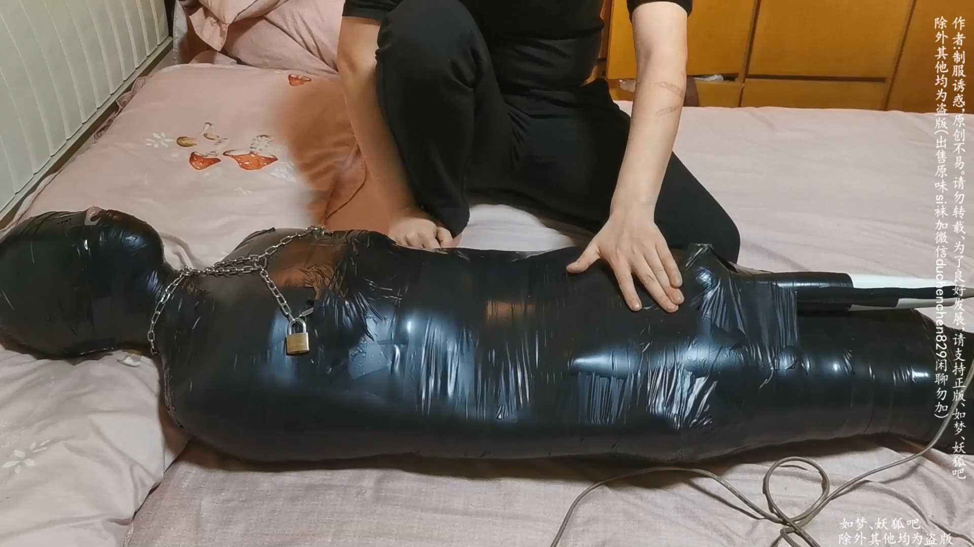 ZJXF043 胶带木乃伊肉丝全包电击.mp4_snapshot_00.52.00_[2025.01.29_20.18.30].jpg
