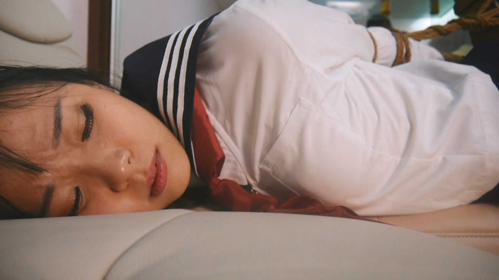 LMYC050 女怪盗之谜 上集 身陷囹圄回忆学生时代的轶事、学生装捆绑凌辱.mp4_snapshot_.jpg