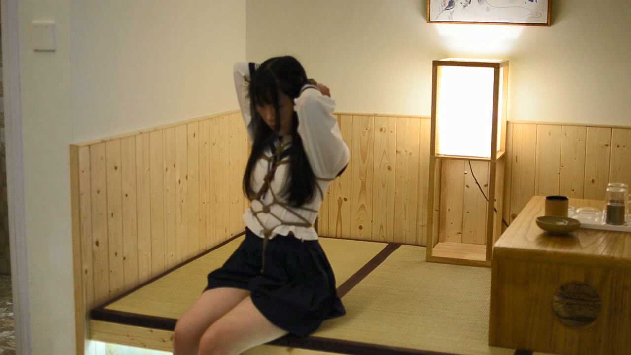 AMU010 抖m的简单拍摄 制服捆绑.mp4_snapshot_12.01_[2025.02.02_11.52.02].jpg