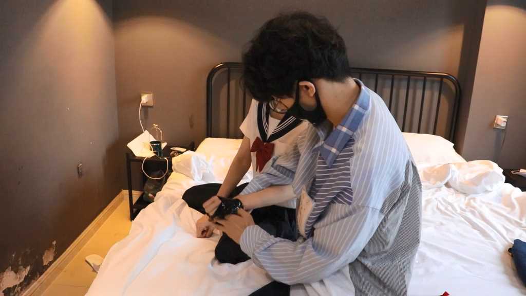 gugujing049 脱缚挑战 拳缚五花 学生体验、大号口枷、反剪双手、胶带缚拳.mp4_snapsho.jpg