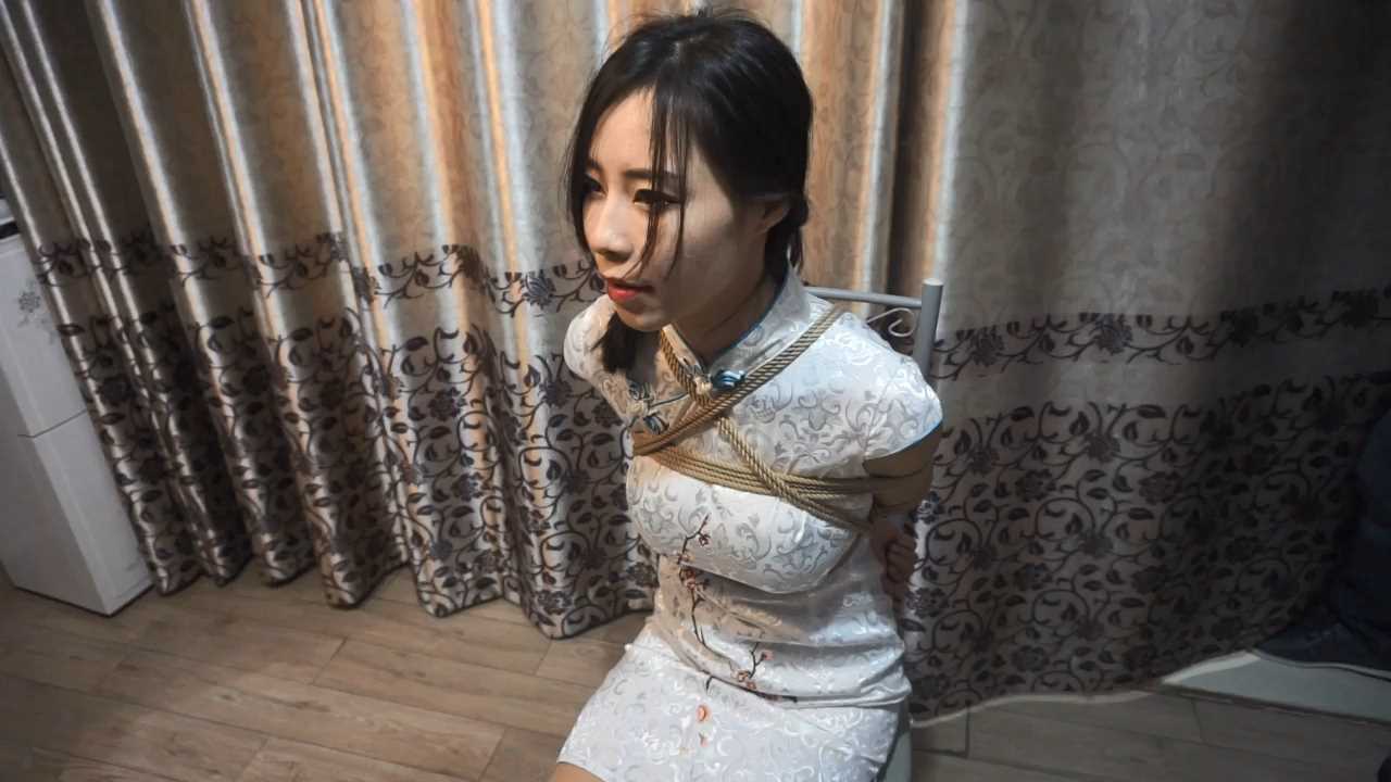 AMU061 美景配美人 夜景拍摄 旗袍美女演译捆绑优雅风.mp4_snapshot_12.04_[2025.02.02.jpg