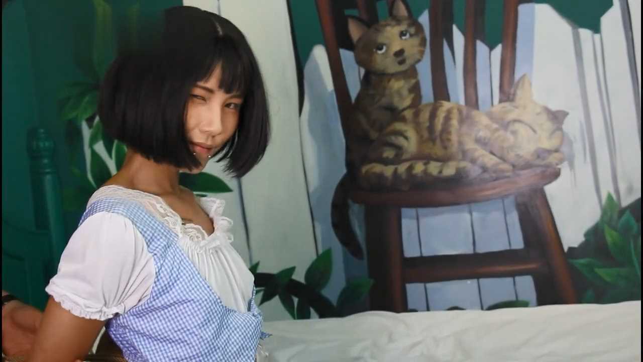 AMU079 二次元妹子捆绑体验！挣扎扭动吊缚玩弄丝袜美腿.mp4_snapshot_02.09_[2025.02..jpg