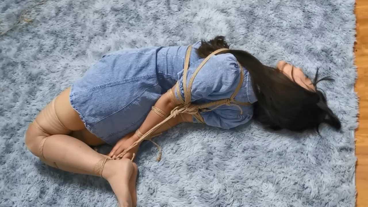 Aoteman041 新妹子菲极限驷马体验.mp4_snapshot_52.00_[2025.02.07_16.04.21].jpg