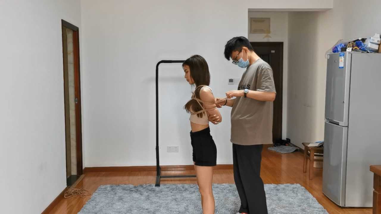 Aoteman050 又一个被驷马放置，捆到崩溃大哭的妹子.mp4_snapshot_00.06.10_[2025.02.0.jpg