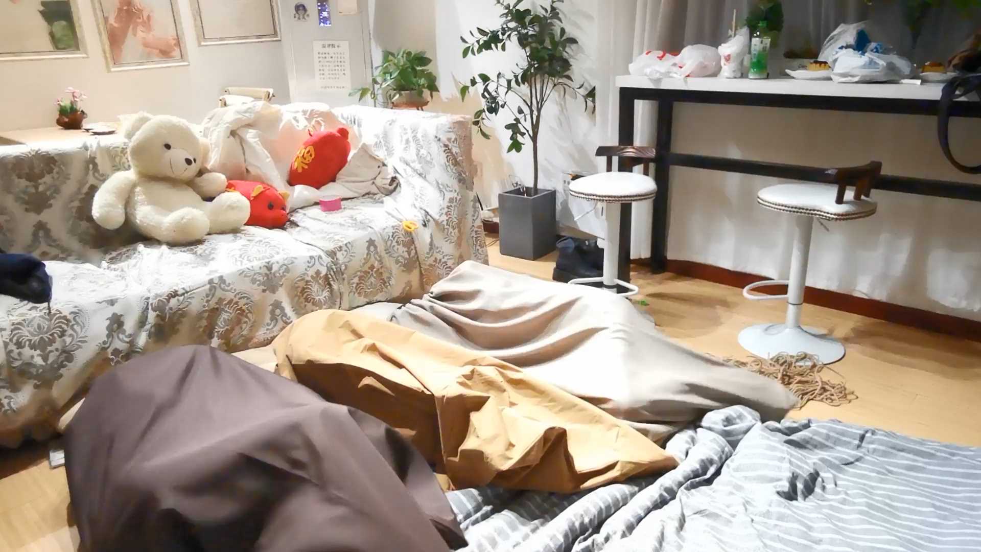 Aoteman006 珊珊、兔兔、蓉蓉的捆绑惩罚游戏.mp4_snapshot_01.01.23_[2025.02.07_15.58.24].jpg