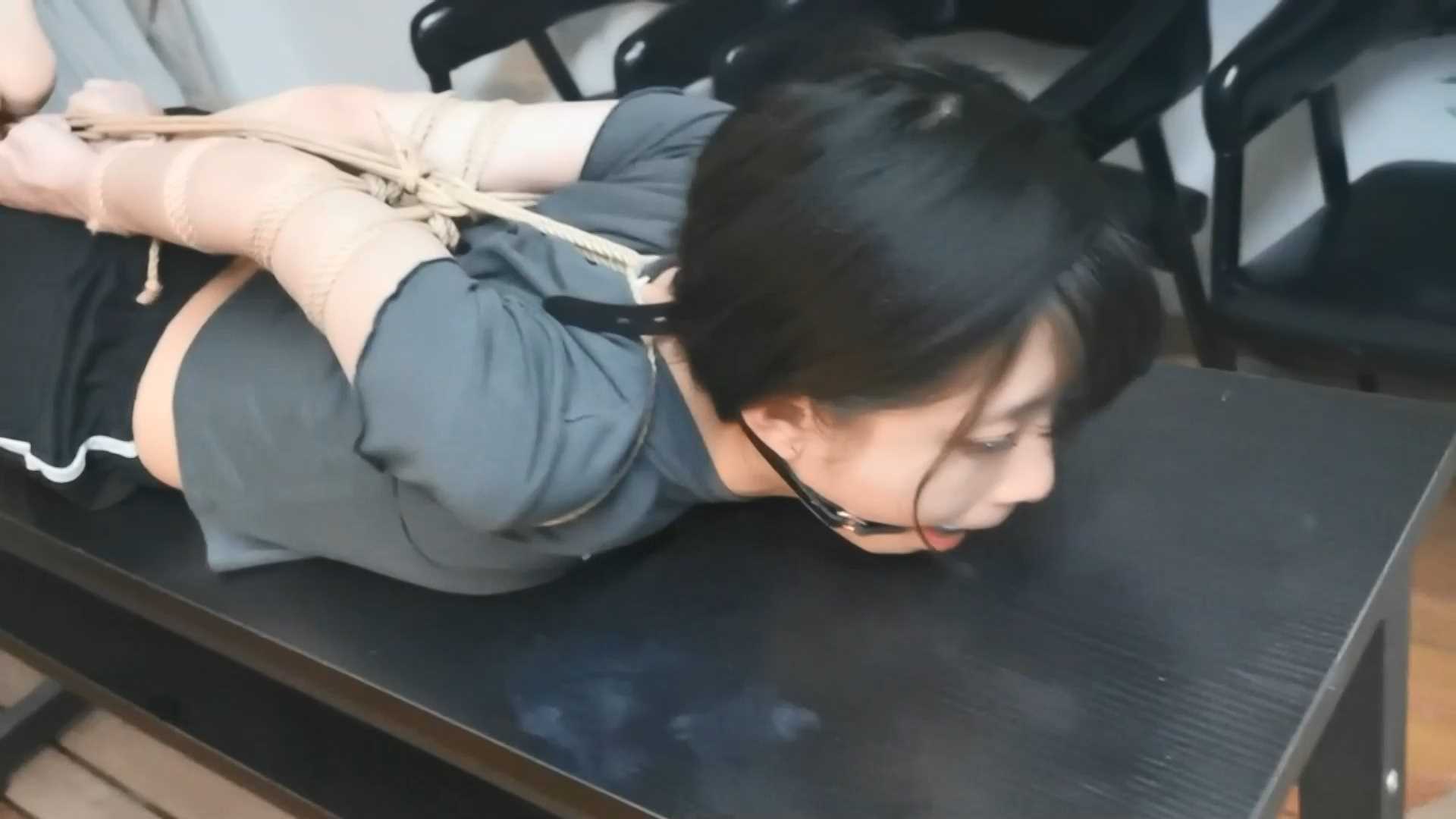 Aoteman025 珊珊剧情系列悬赏·紧缚实验室之珊珊的紧缚冒险.mp4_snapshot_32.41_[2025.jpg