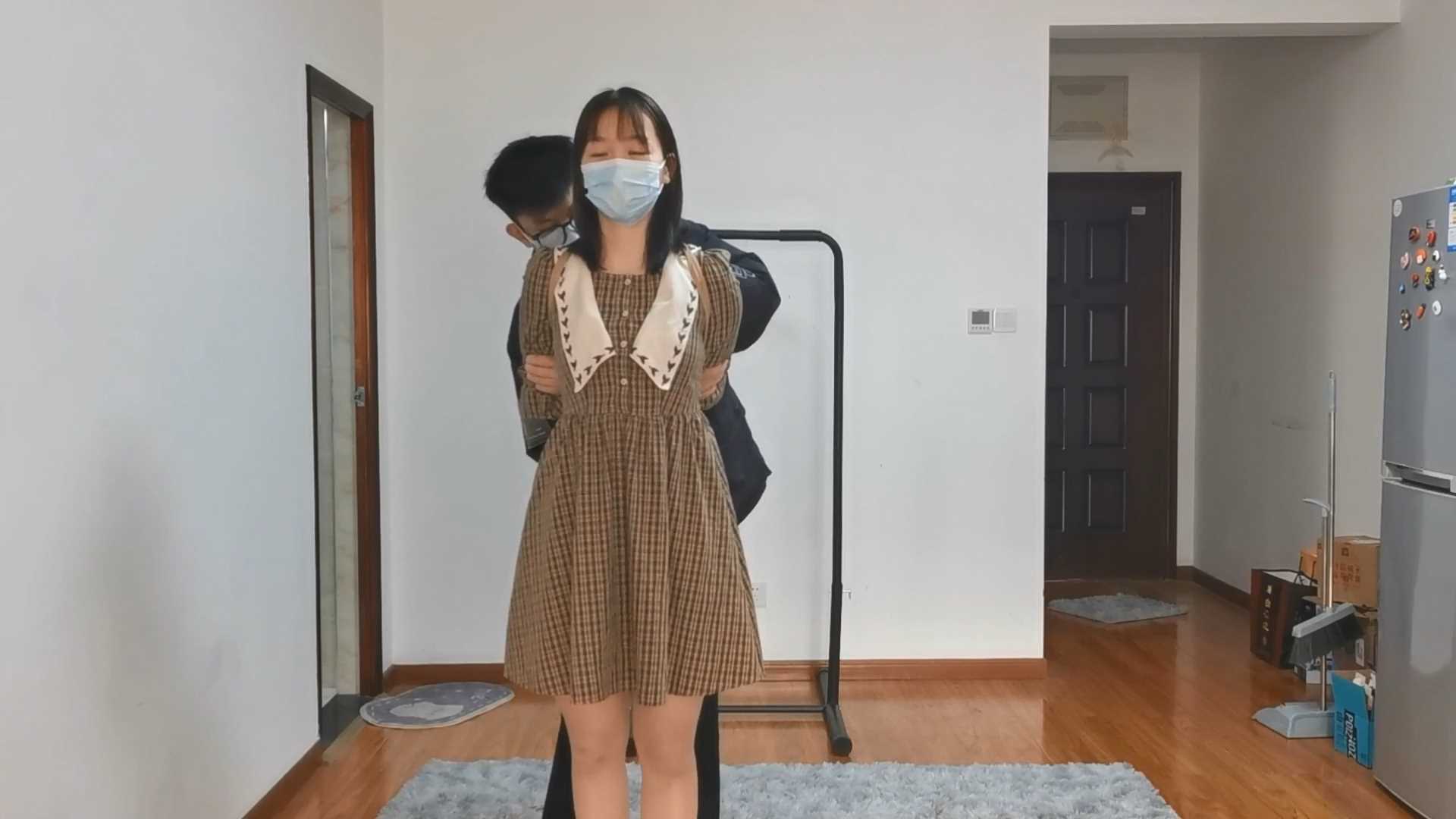 Aoteman046 把疯狂反抗的诗诗老师绑成驷马.mp4_snapshot_00.03.20_[2025.02.07_16.05.05].jpg