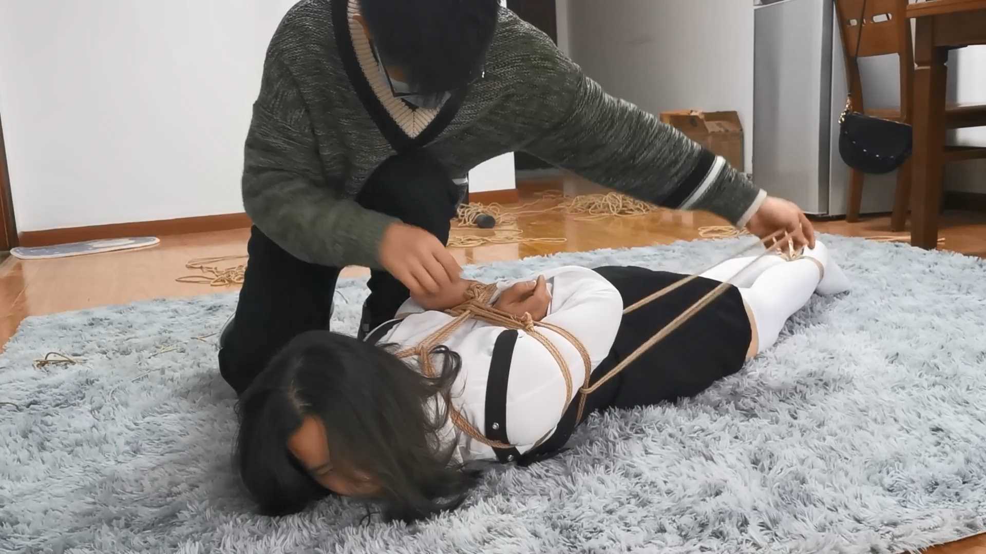 Aoteman047 要和诗诗比谁更加软的新妹子.mp4_snapshot_24.10_[2025.02.07_16.05.16].jpg
