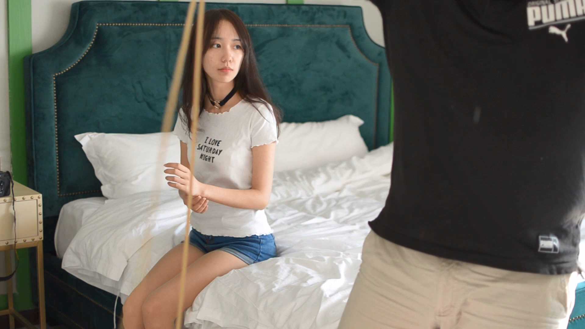 AMU103 bunny 丝袜小姐姐 可爱捆绑 驷马紧缚 美腿诱人.mp4_snapshot_00.23_[2025.02.0.jpg
