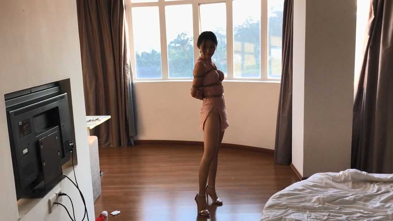 AMU108 超诱惑的捆绑 性感旗袍！肉丝美腿！ 无法抵挡的韵味！.mp4_snapshot_18.16_[20.jpg
