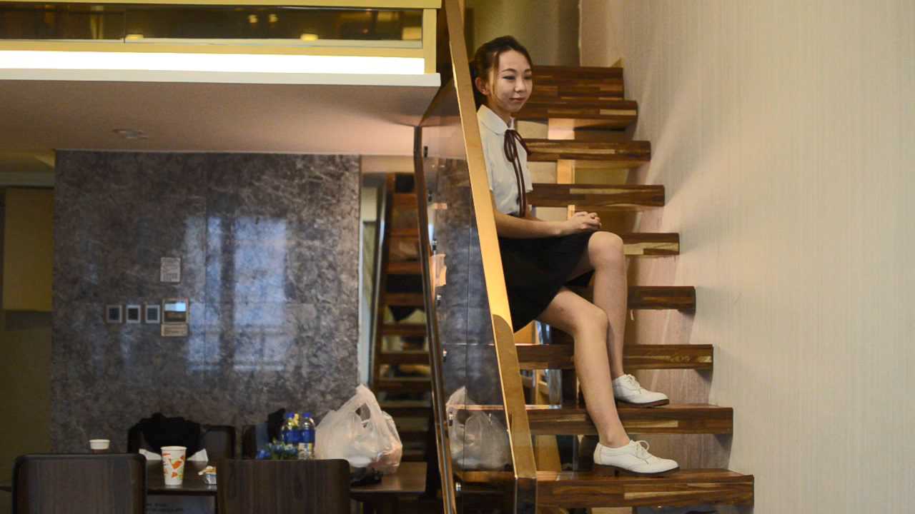 AMU135 学生装KB 清纯美女肉丝美腿 温顺戴上项圈.mp4_snapshot_02.36_[2025.02.08_09.54.08].jpg