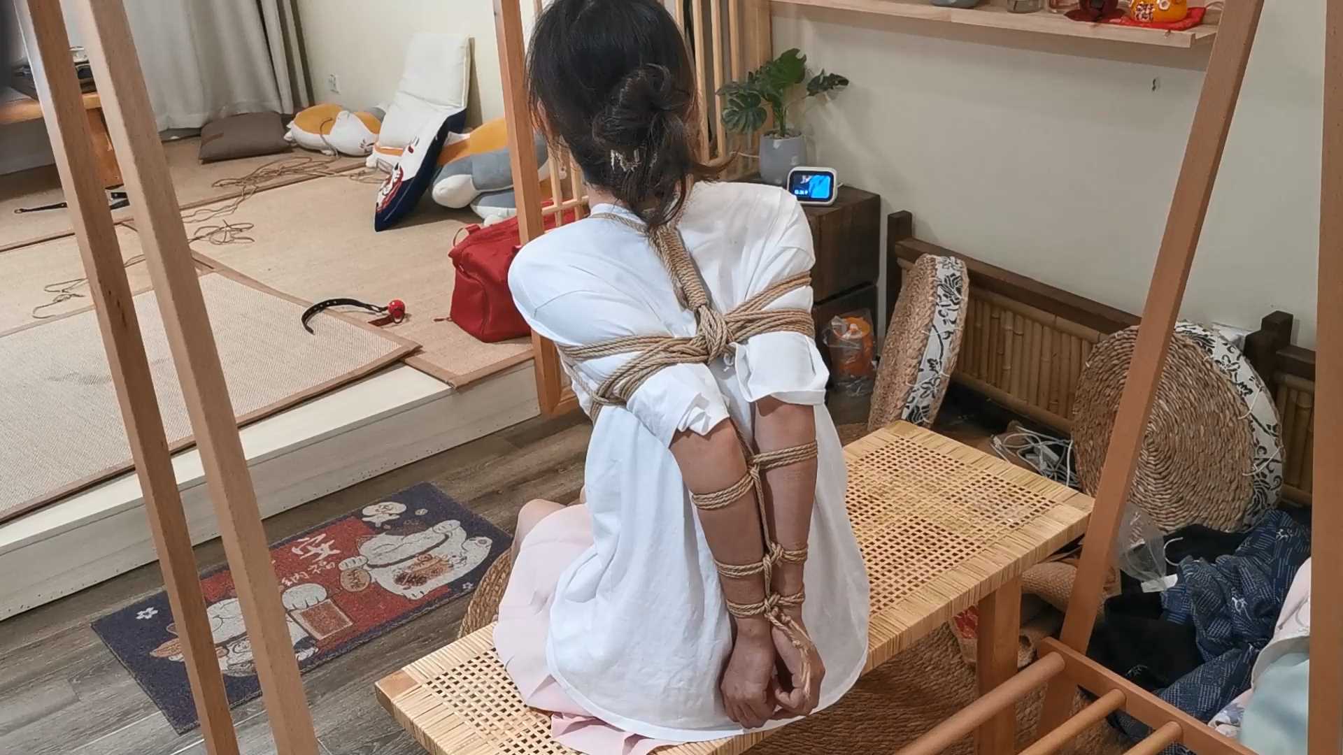 Aoteman094 雨琪定拍无情的直臂 滴落的口水 上集.mp4_snapshot_14.43_[2025.02.07_16.14.50].jpg