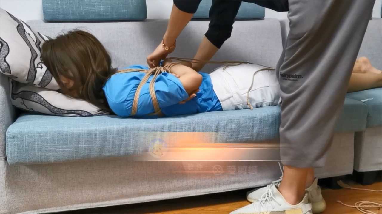 Aoteman054 清纯女神甘然主演 女神的一天 下集 捆绑喂食喝水 驷马惩罚放置.mp4_snapsh.jpg