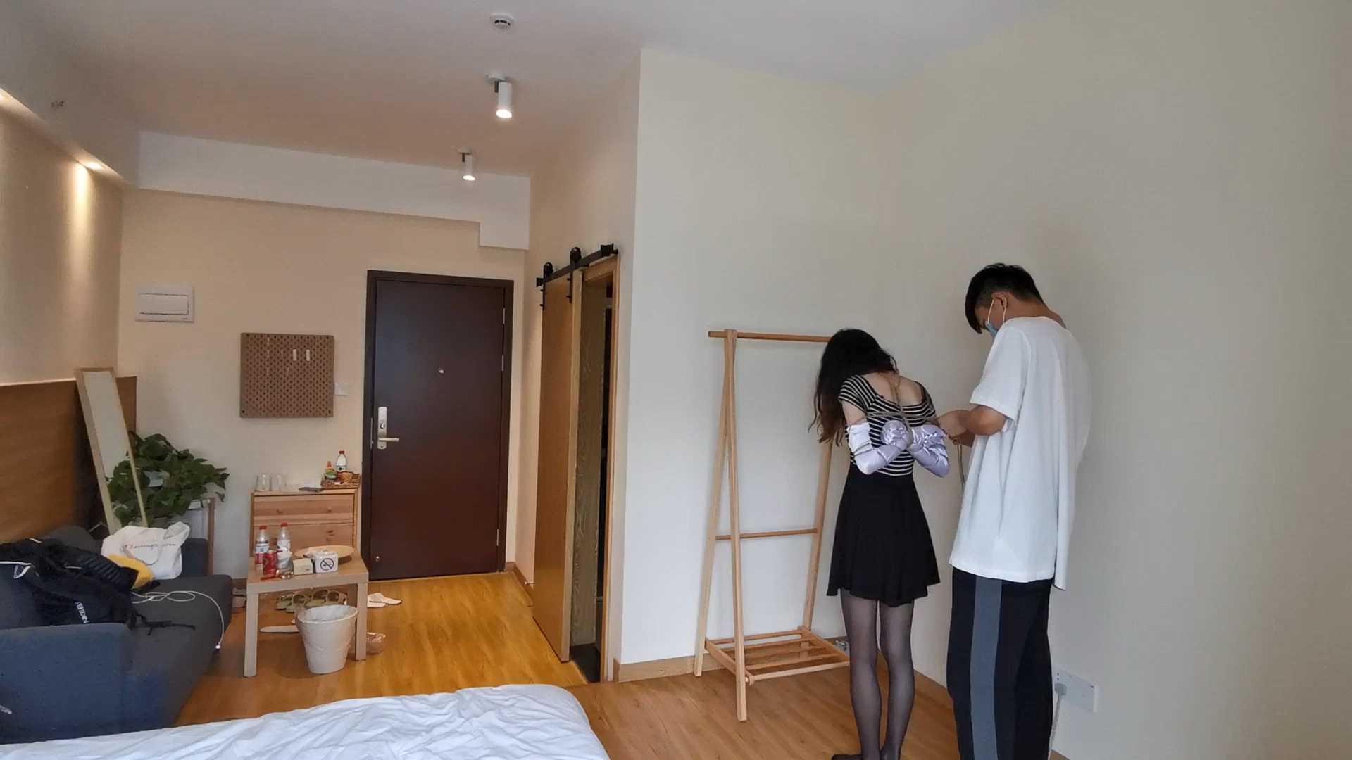 Aoteman069 莞尔长丝手套反绑放置 完整版.mp4_snapshot_03.30_[2025.02.07_16.10.02].jpg