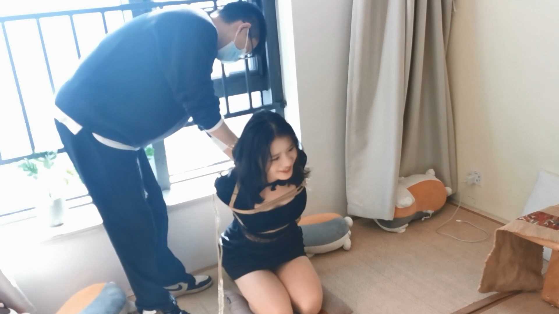Aoteman096 婵婵直臂跪缚 驷马大口球放置.mp4_snapshot_00.11.50_[2025.02.07_16.15.15].jpg