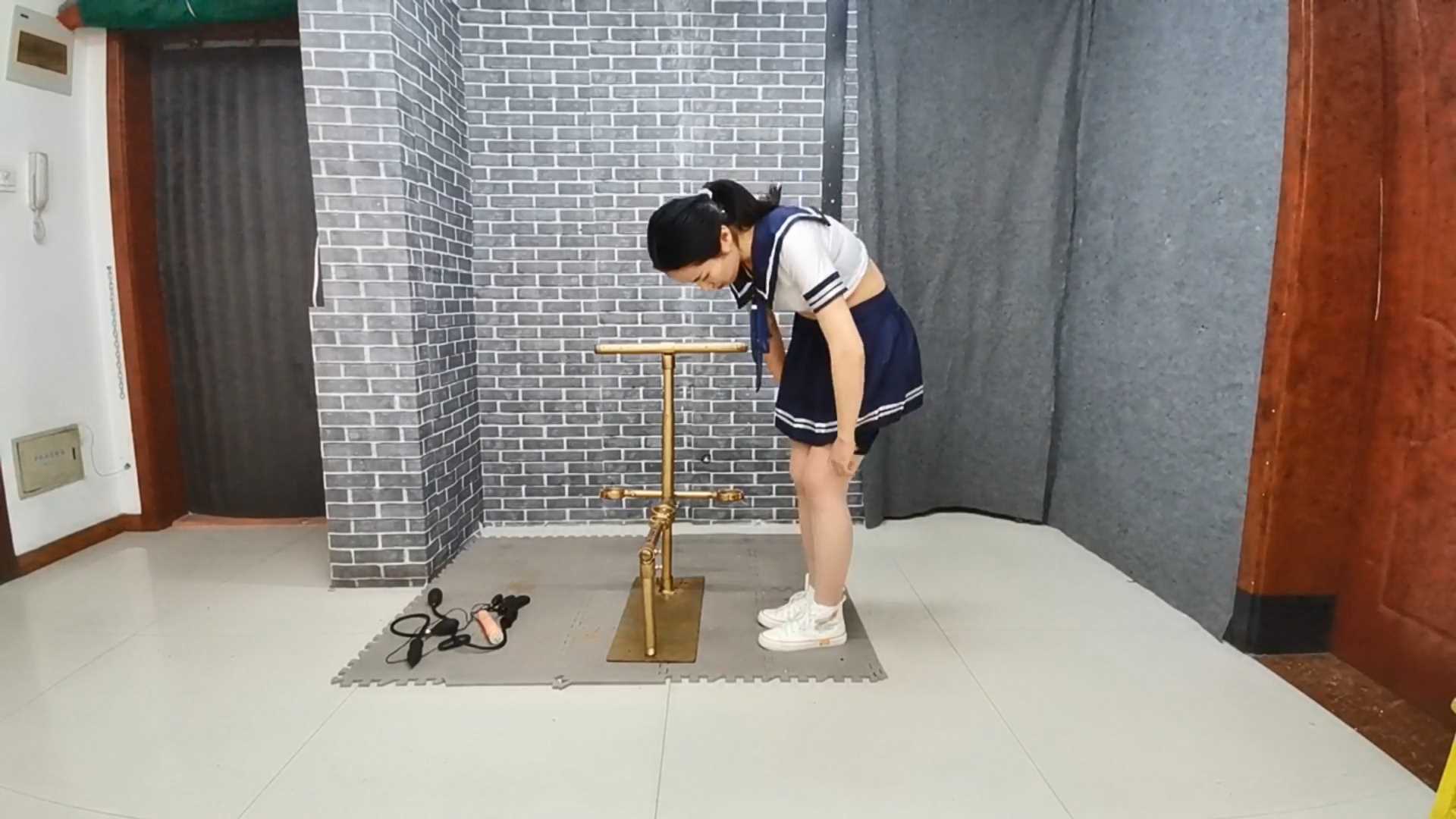FT202 一种让犬奴柔柔永远留下YIN影一种K9禁锢方式，加上玩具伺侯，爽的好似上.mp4_sn.jpg