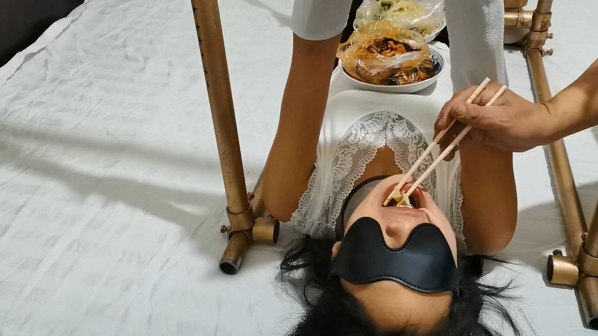 FT209 多变K9架无限姿势，子母棒强制喂养.mp4_snapshot_18.04_[2025.02.08_15.26.35].jpg