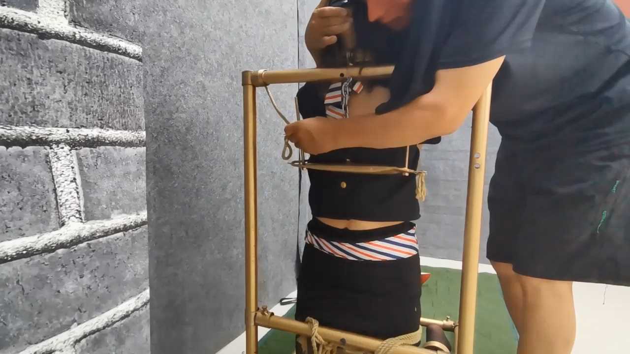 FT224 云儿被k9架整惨啦 夹乳 YIN栓 双手反吊至最高位置 最终失禁彻底老实啦.MP4_snap.jpg