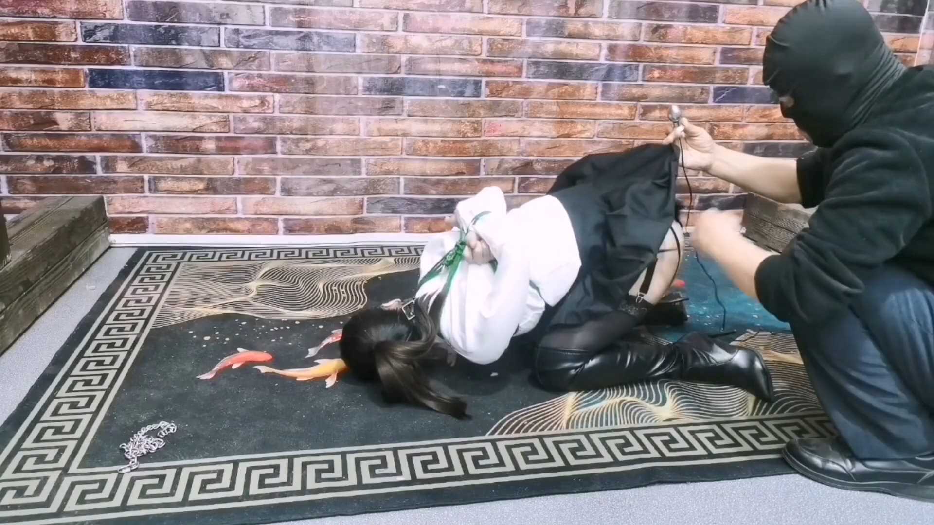 FT239 悦儿五角星后高手紧缚，押着悦儿努户外寻求剌激.mp4_snapshot_01.16_[2025.02.0.jpg