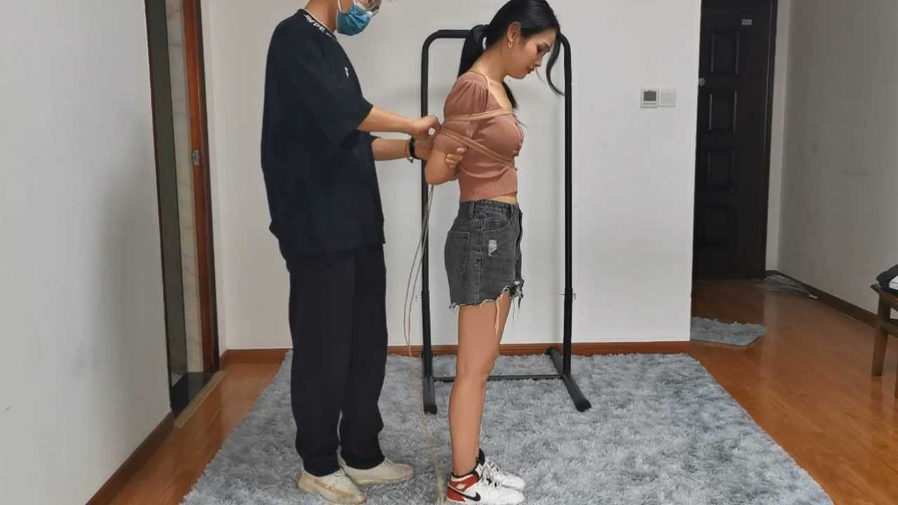 Aoteman105 青青热裤驷马，好看的女孩怎么绑都好看.mp4_snapshot_04.40_[2025.02.08_1.jpg
