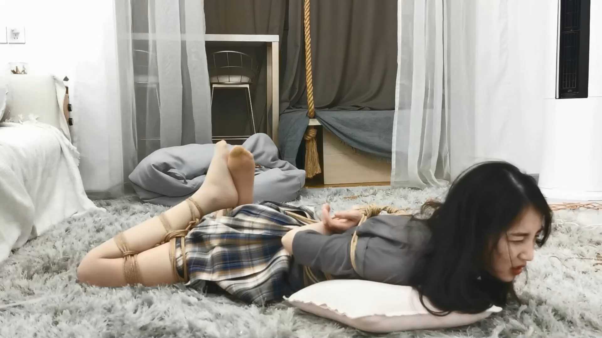 Aoteman102 莞尔驷马紧缚 嘴里塞个柠檬.mp4_snapshot_40.09_[2025.02.08_19.54.40].jpg