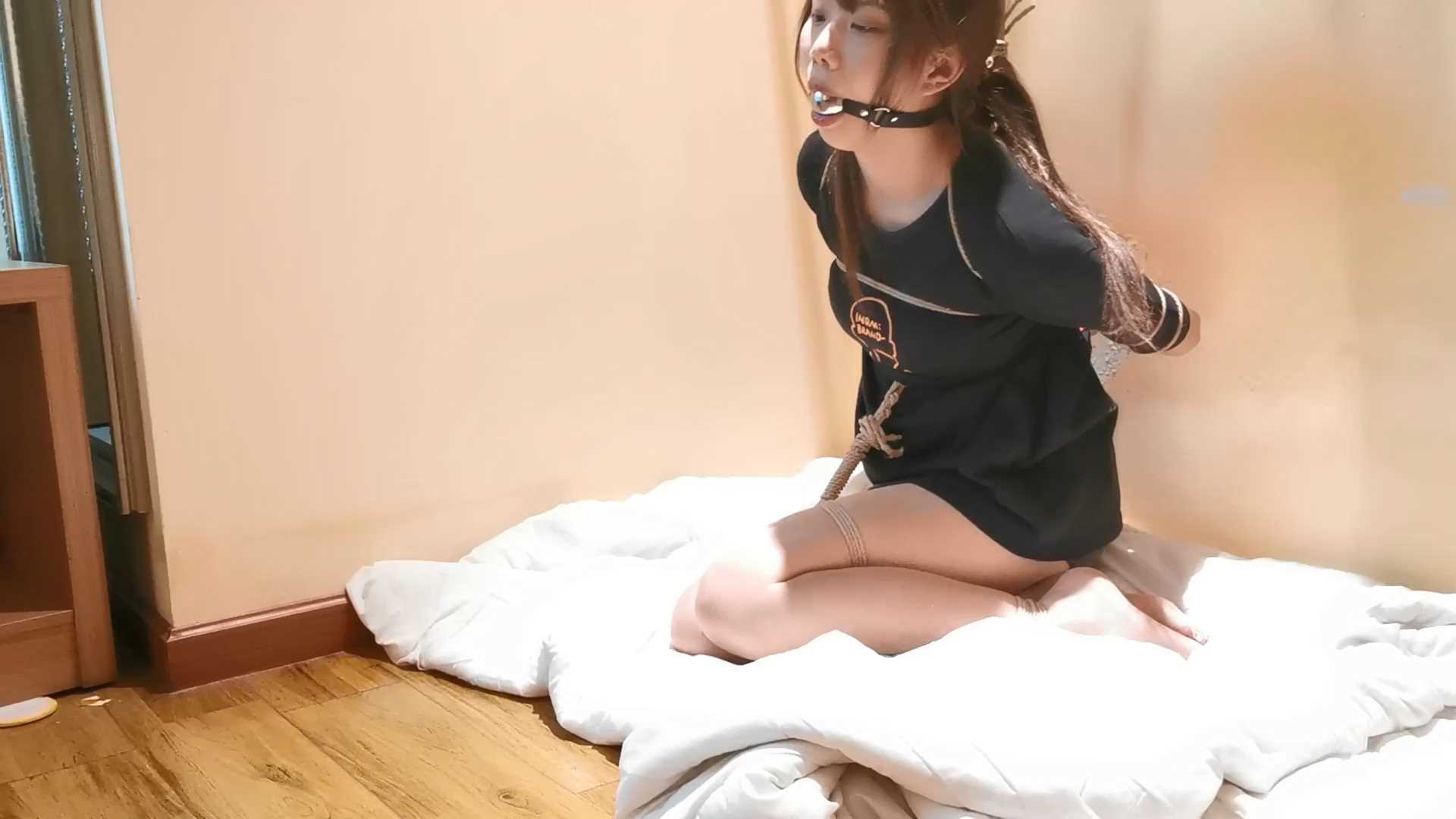 Aoteman103 珂如五花紧缚跪缚90分钟放置.mp4_snapshot_01.14.33_[2025.02.08_19.54.53].jpg