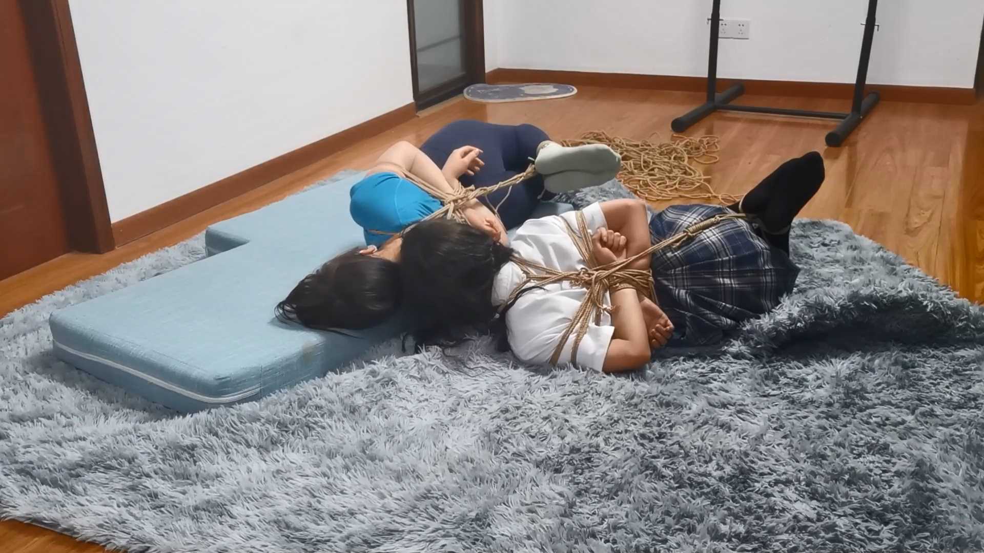 Aoteman107 诗诗和她的小姐妹.mp4_snapshot_46.20_[2025.02.08_19.56.49].jpg