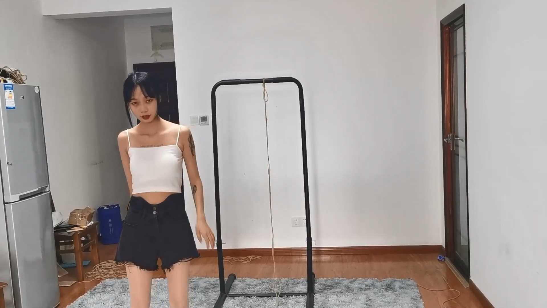 Aoteman111 小宝妹直臂紧缚跪吊放置.mp4_snapshot_00.02_[2025.02.08_19.57.39].jpg