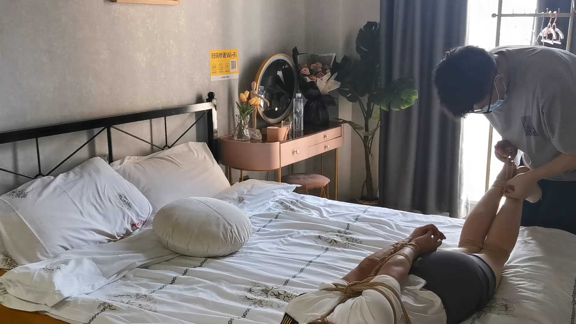 Aoteman130 小圆直臂驷马蒙眼堵嘴放置.mp4_snapshot_00.12.24_[2025.02.08_20.02.07].jpg