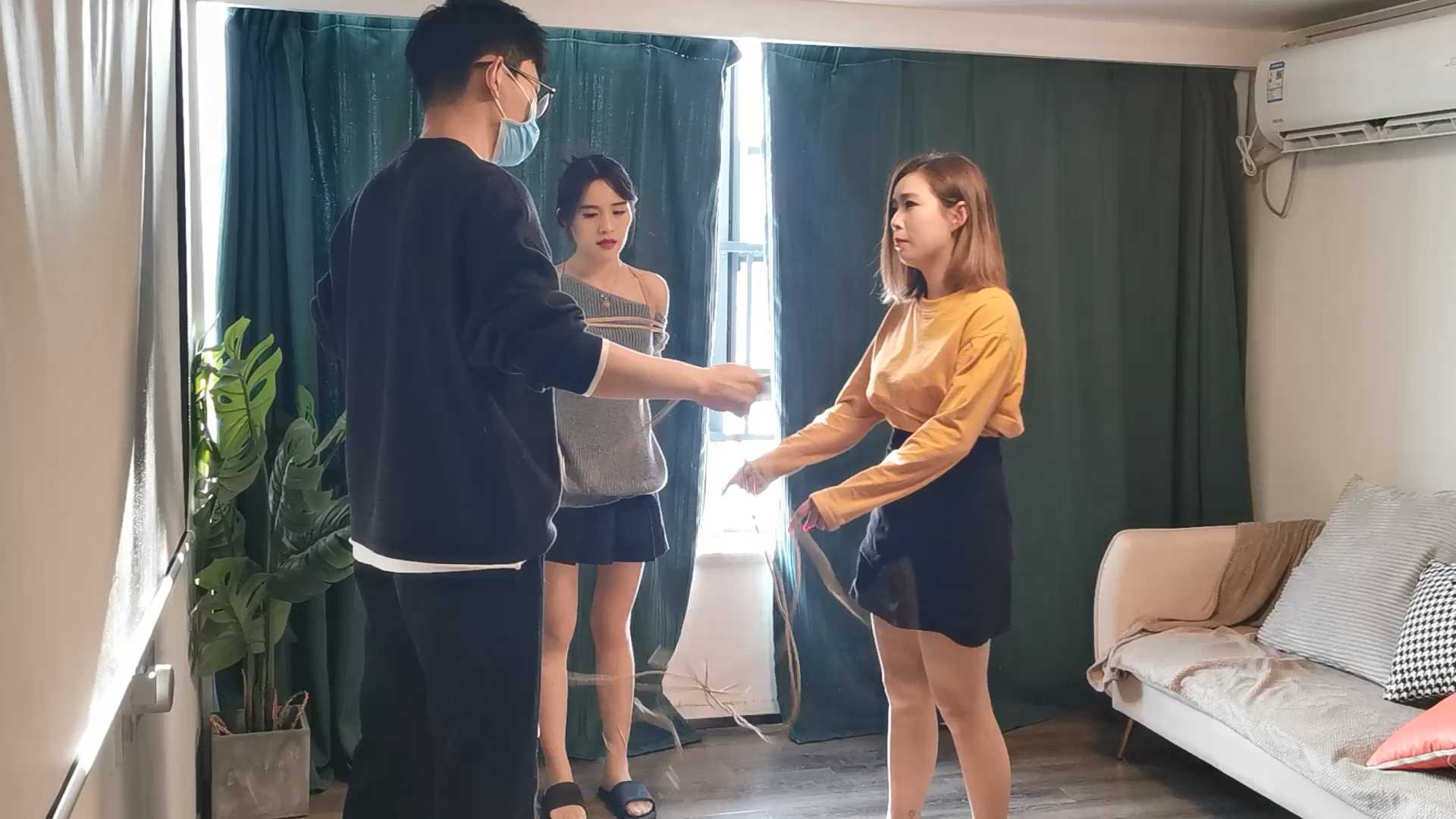 Aoteman126 葡萄和雪碧双人挣扎 两姐妹相解绳子.mp4_snapshot_00.07.31_[2025.02.08_2.jpg
